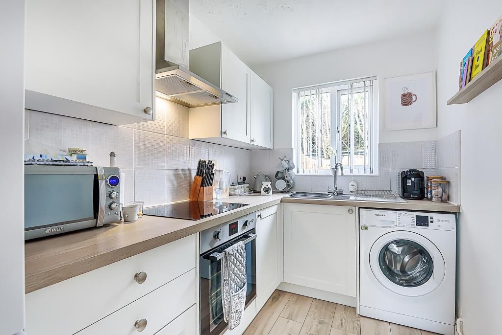 Property photo 3 of 10 Kitchen