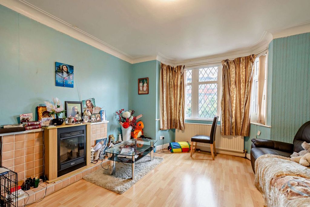 Property photo 3 of 17