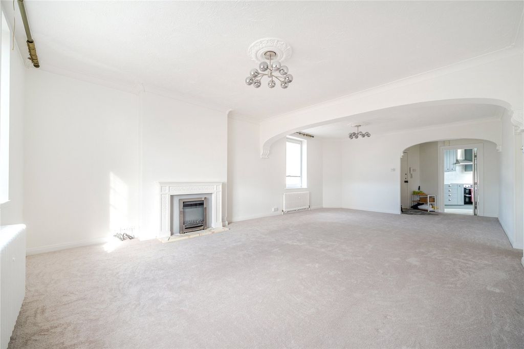 Property photo 2 of 21 Picture No. 17