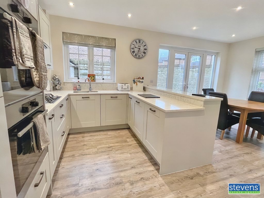 Property photo 3 of 22 Image00003