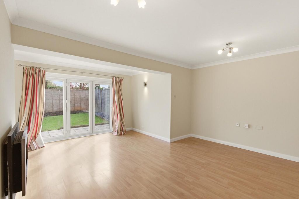 Property photo 3 of 18 Living Room