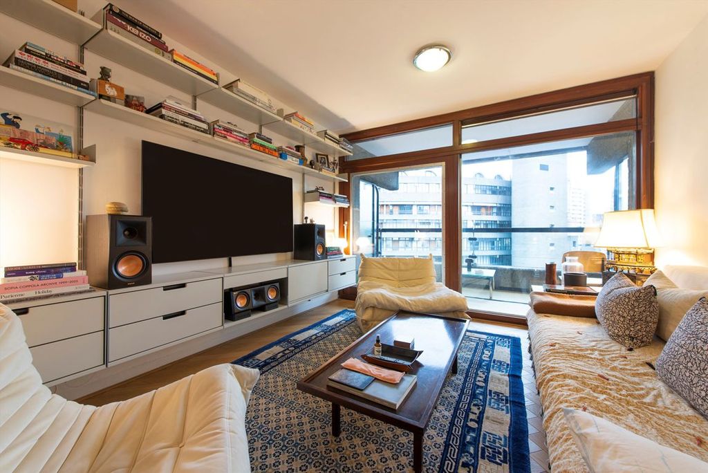 Property photo 2 of 8