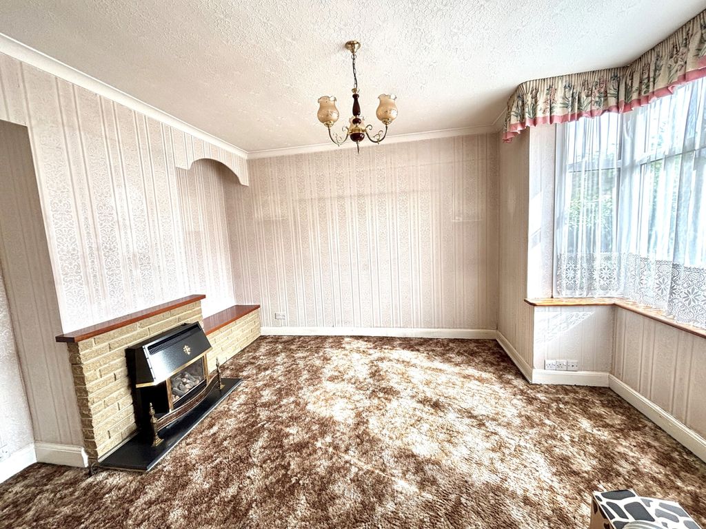 Property photo 3 of 10 Dining