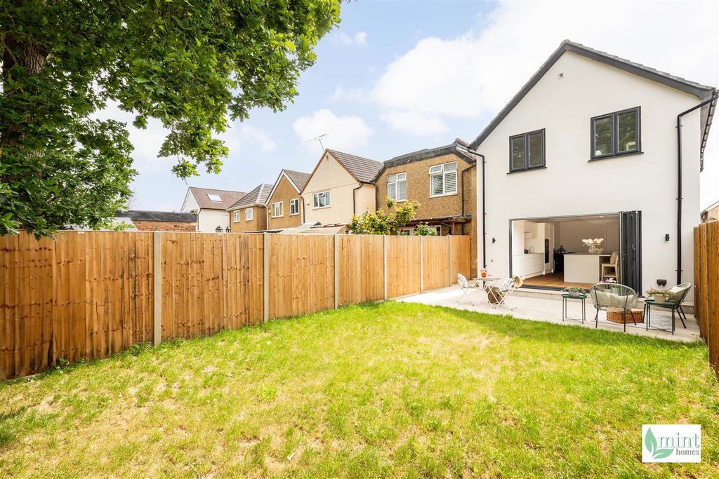 Property photo 3 of 25 Bourneside Road - Watermark-5.Jpg
