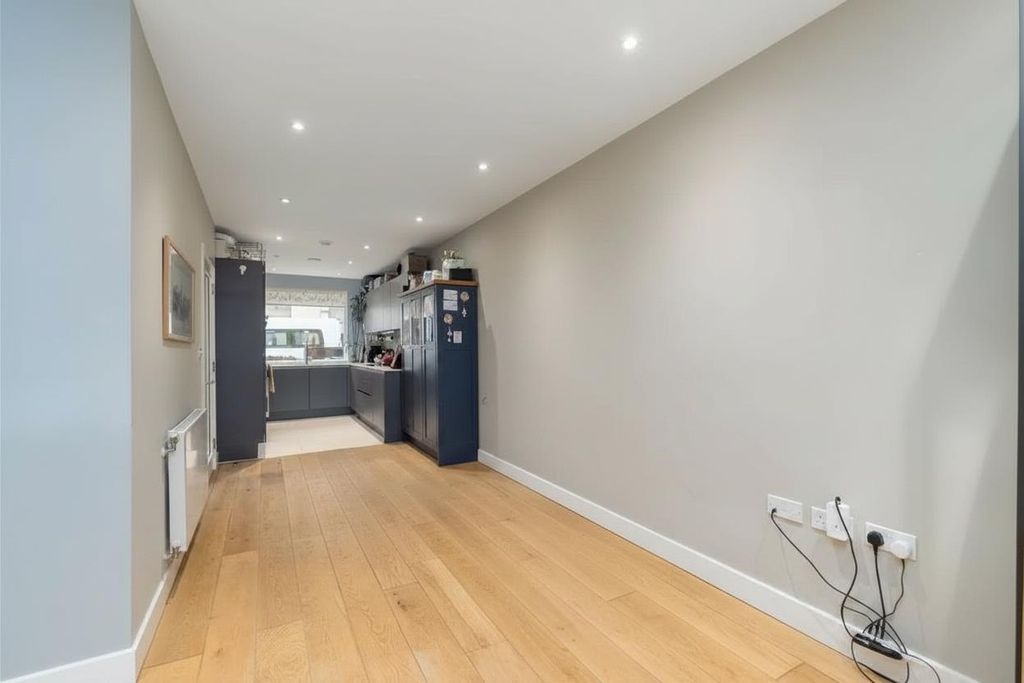 Property photo 2 of 11 Agent99-Generation-3223022c-2202-42De-993c-d4432c2