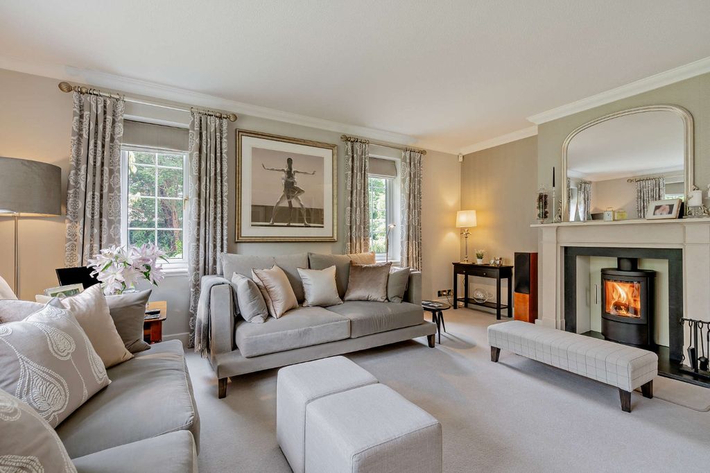 Property photo 3 of 18 Drawing Room