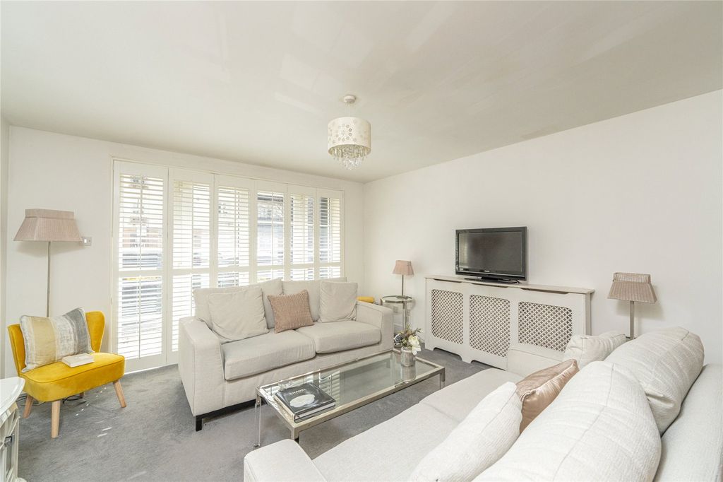 Property photo 2 of 21 Lounge