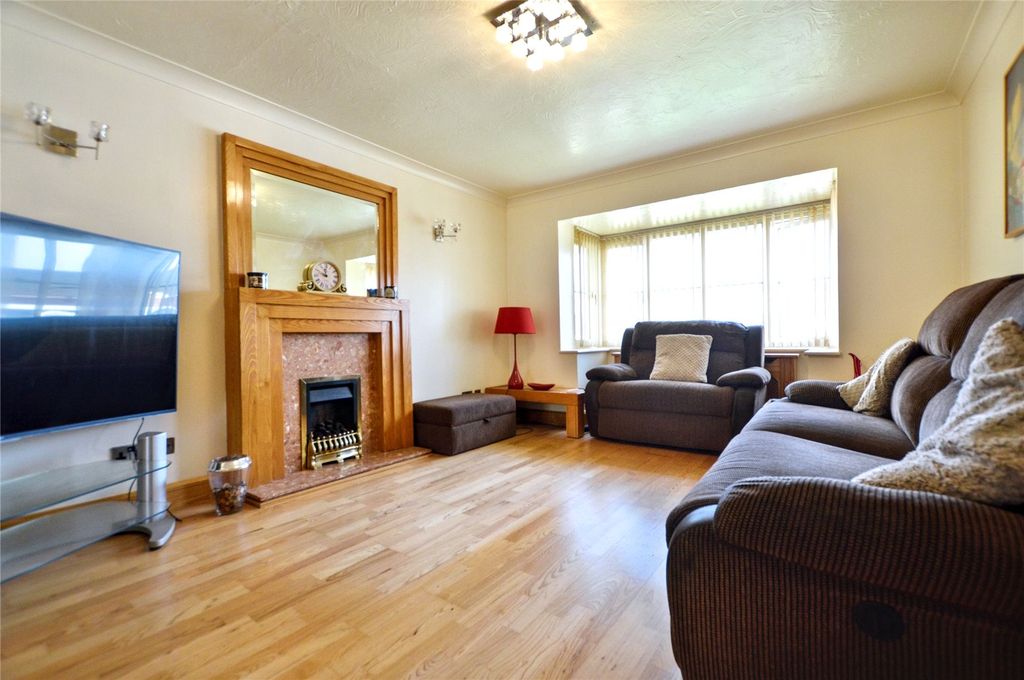 Property photo 2 of 18 Picture No. 15