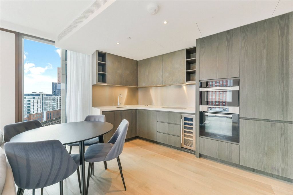 Property photo 3 of 16 Thames City