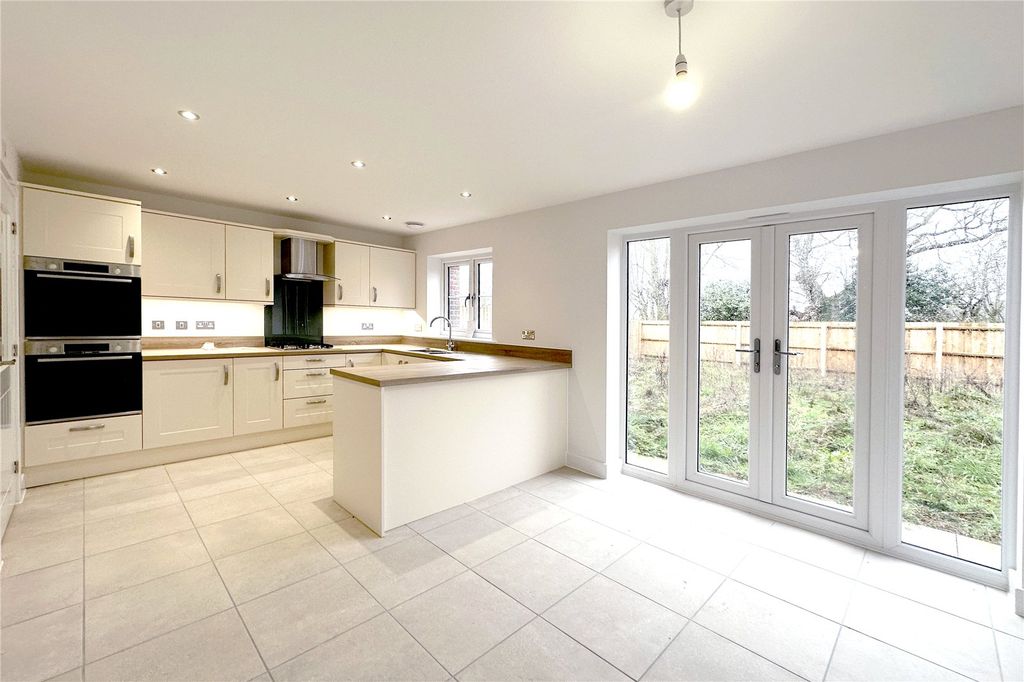 Property photo 2 of 11 Picture No. 12
