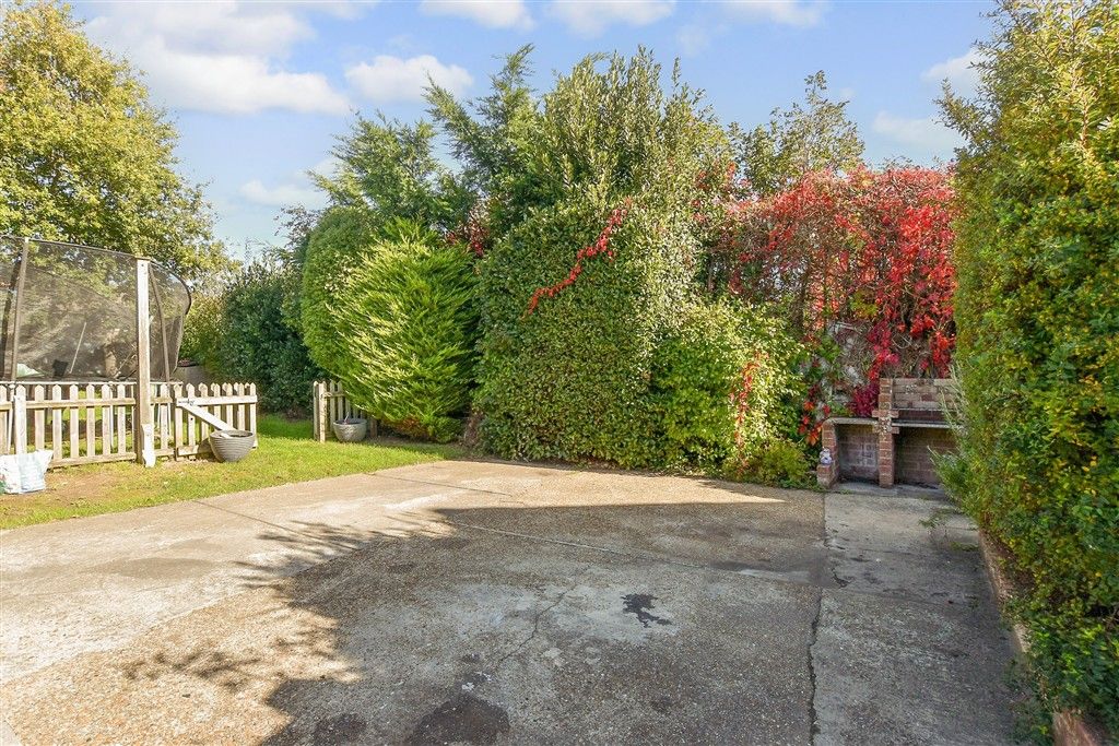 Property photo 3 of 14 Driveway/Parking