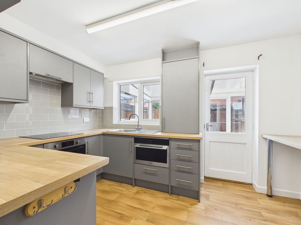 Property photo 3 of 17 Kitchen