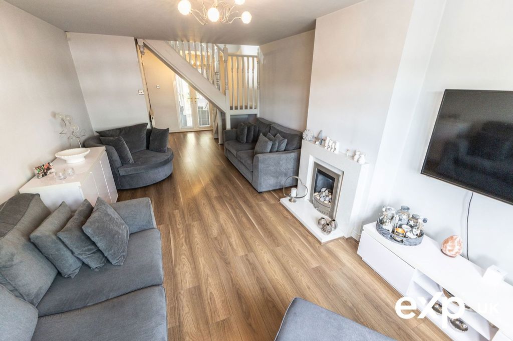 Property photo 2 of 24