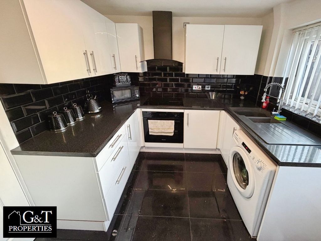 Property photo 2 of 20 Kitchen