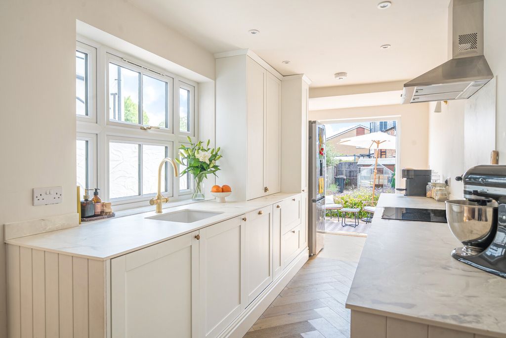 Property photo 3 of 15 1-6A6730667201E-1...