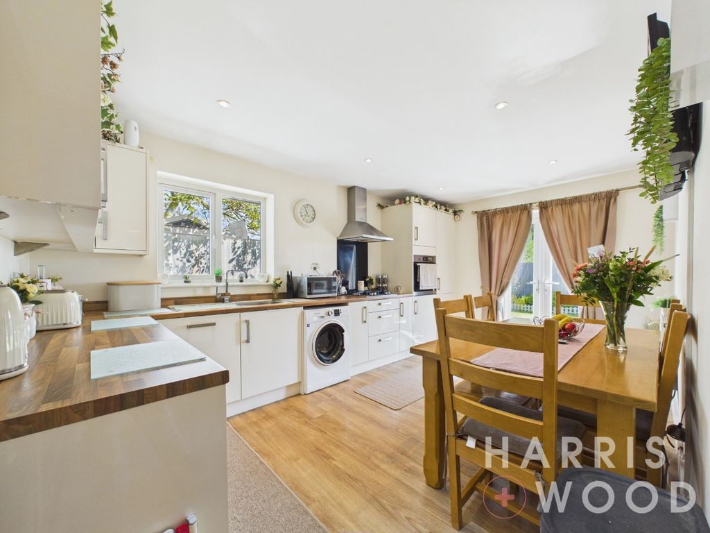 Property photo 2 of 18 5122602