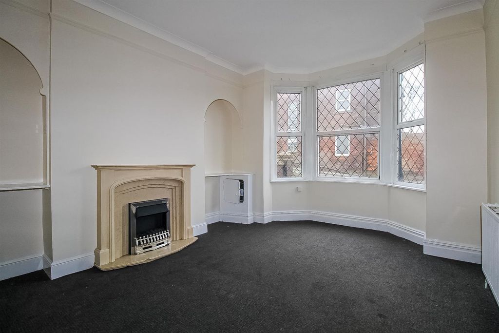 Property photo 3 of 10 Living Room