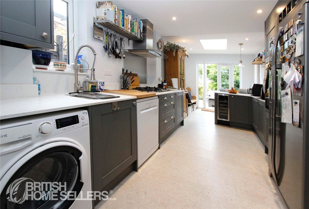 Property photo 2 of 15 Picture No. 04