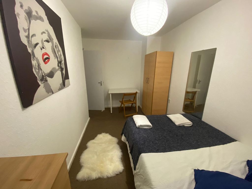 Property photo 3 of 12 Room 4- £720 Available 15/11/2026
