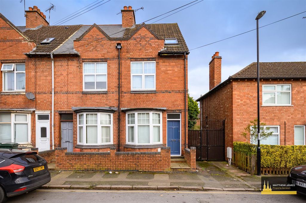 Property photo 2 of 17 Approach