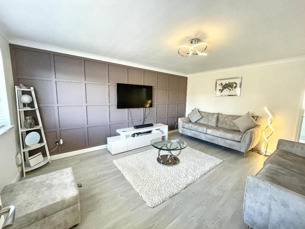 Property photo 2 of 13 Lounge