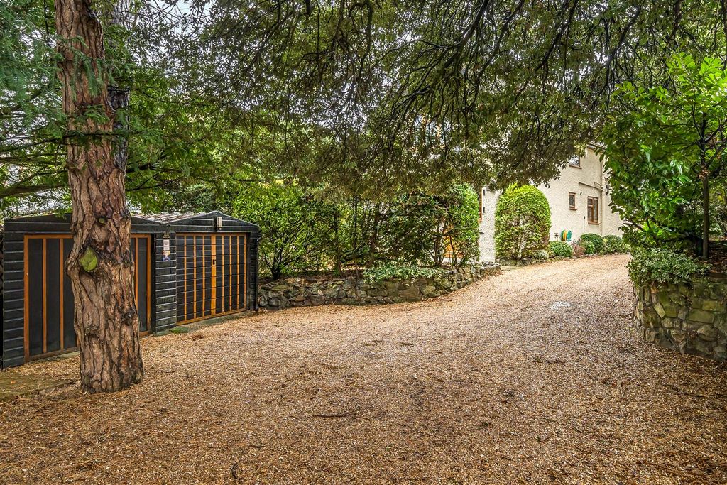 Property photo 3 of 20 For Sale By Aspire Residential | Crockhurst Hill