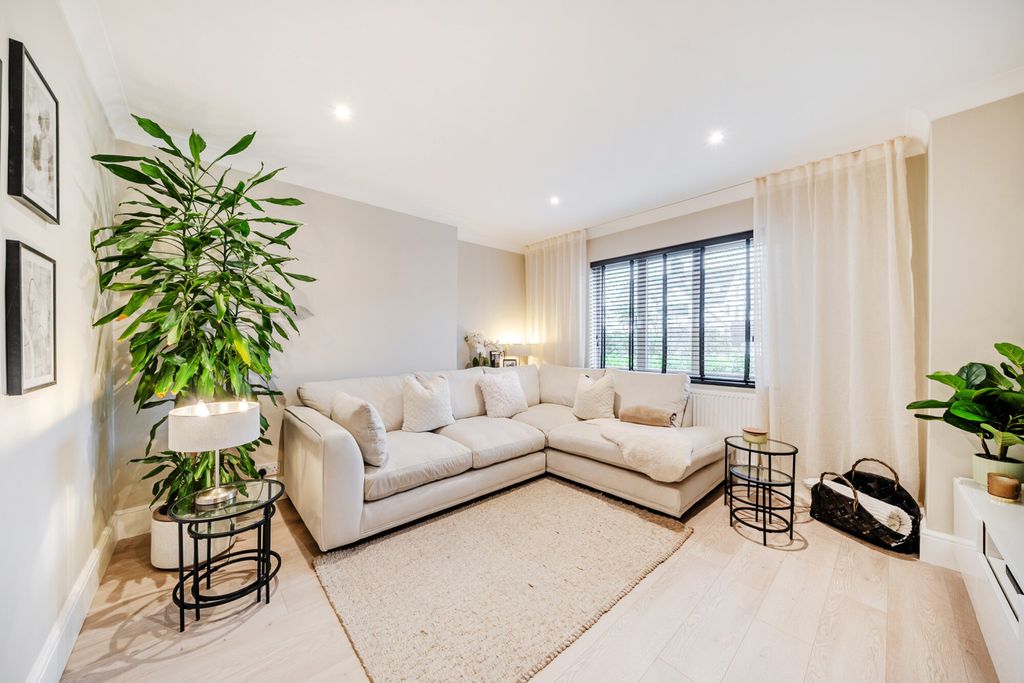 Property photo 2 of 50 1407274-22-698219...