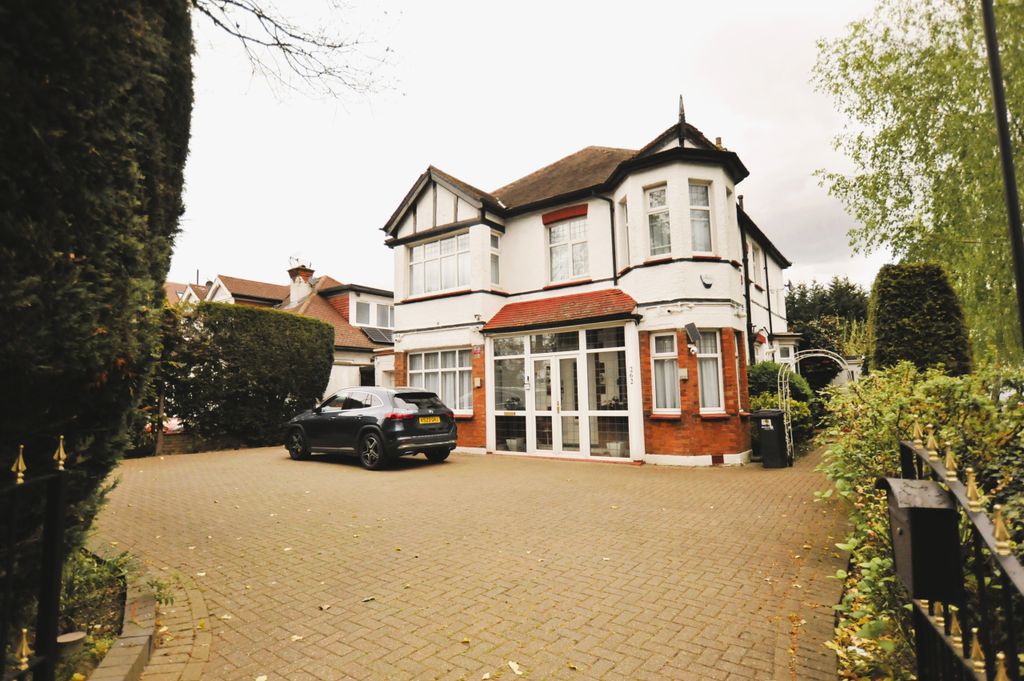 Property photo 3 of 39