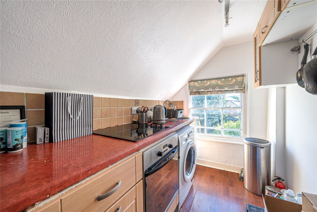 Property photo 3 of 8 Kichen