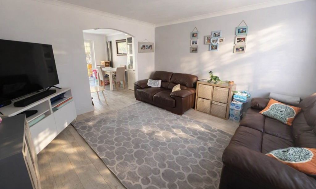 Property photo 2 of 11