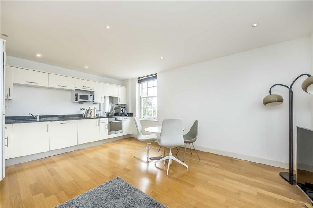 Property photo 2 of 8
