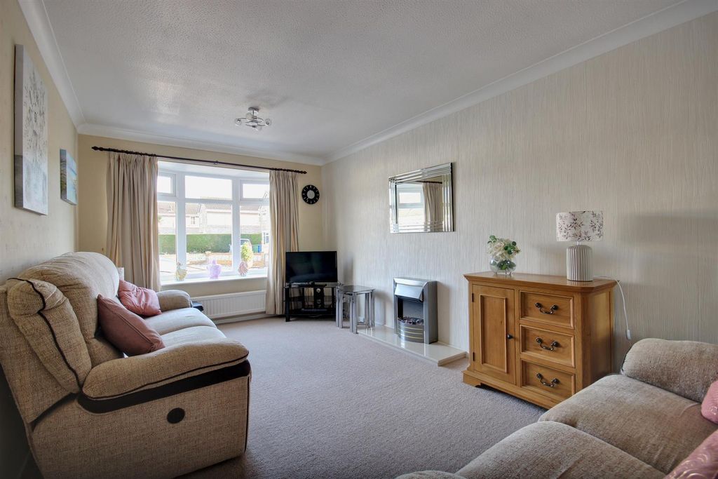 Property photo 2 of 12 Oak Drive (7).Jpg