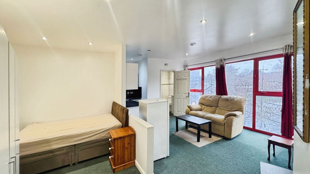 Property photo 1 of 4