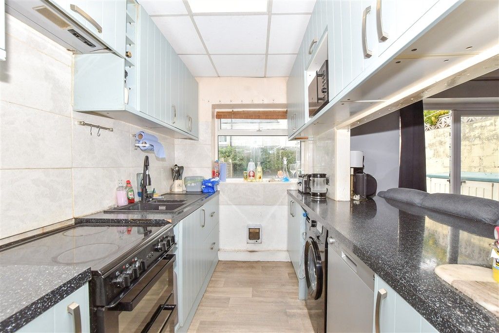 Property photo 3 of 11 Kitchen