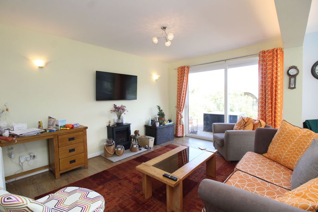 Property photo 2 of 23