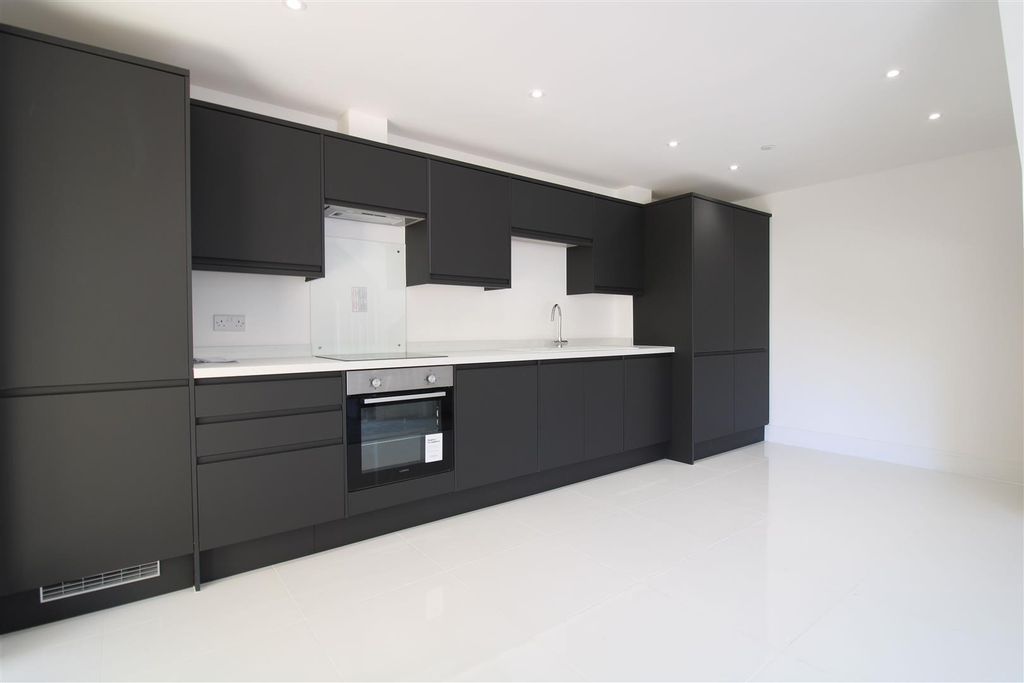 Property photo 3 of 9 Kitchen