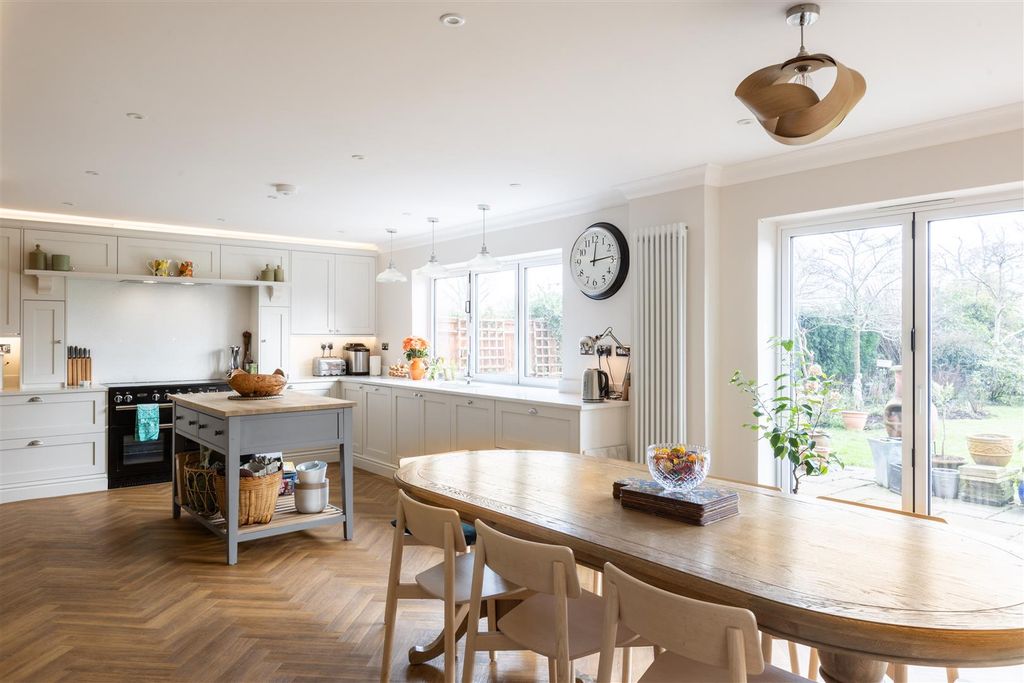 Property photo 3 of 25