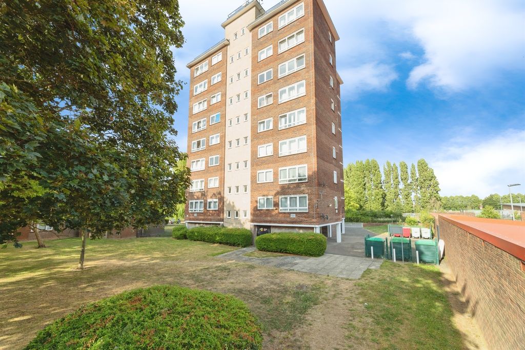 Property photo 2 of 7