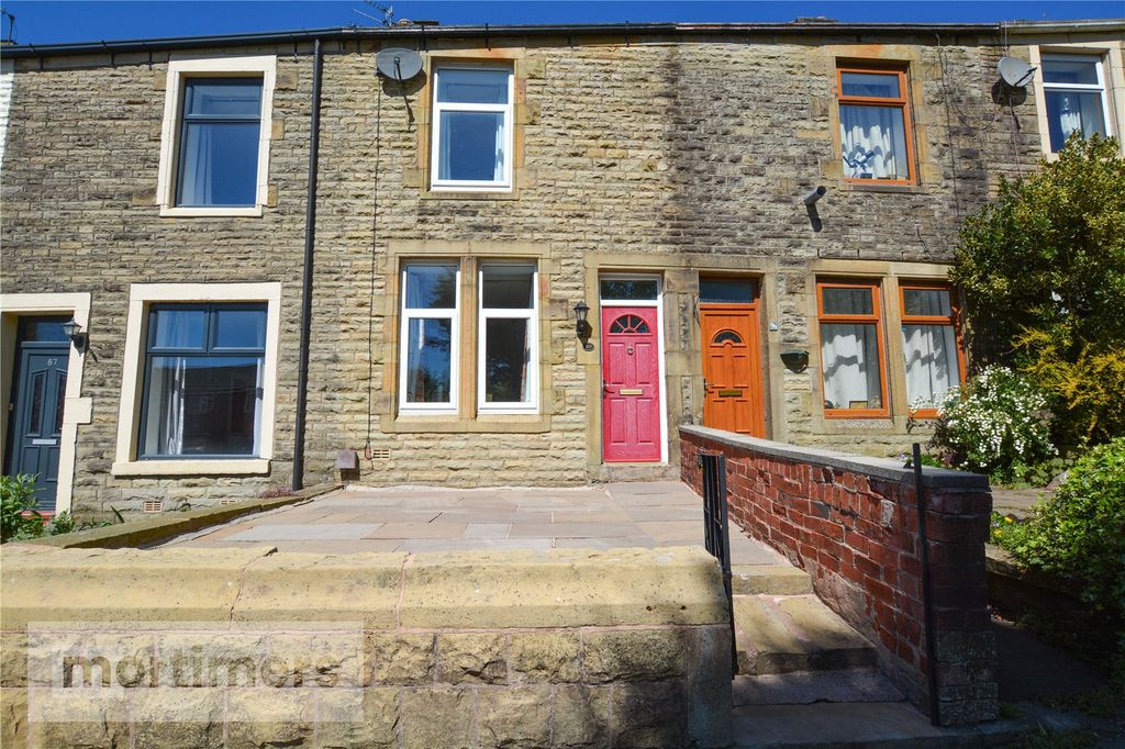 Property photo 1 of 17 Front External