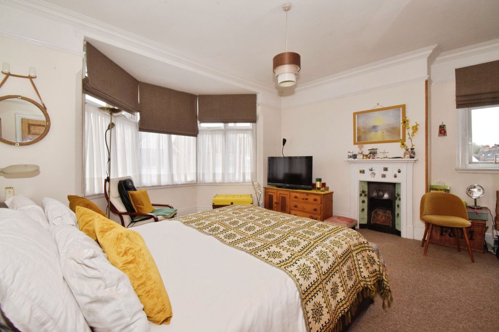 Additional image 13 of 4 bed semi-detached house for saleHolmfield Road, Leicester LE2