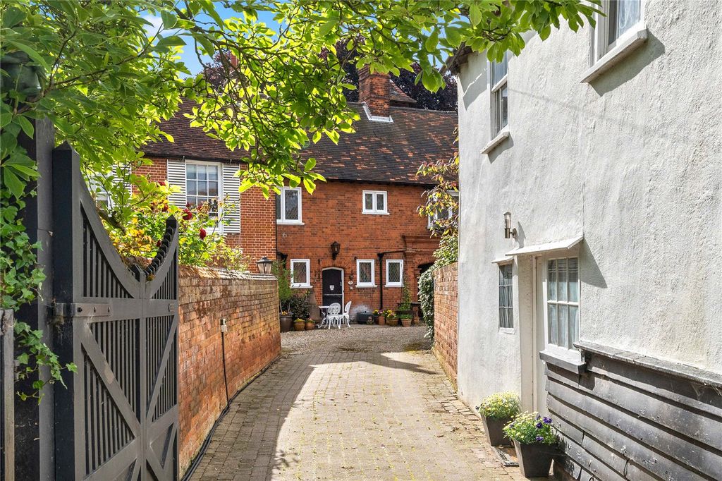 Property photo 3 of 15 Courtyard