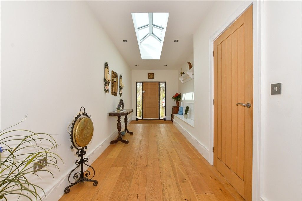 Property photo 2 of 23 Entrance Hall