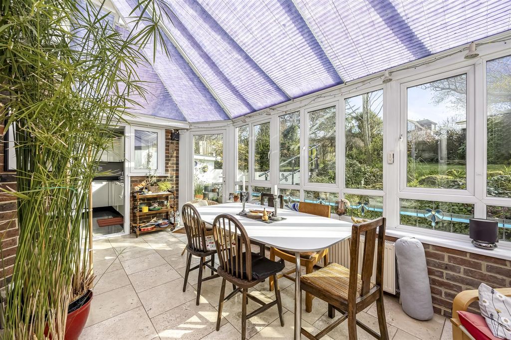 Property photo 3 of 24 Conservatory