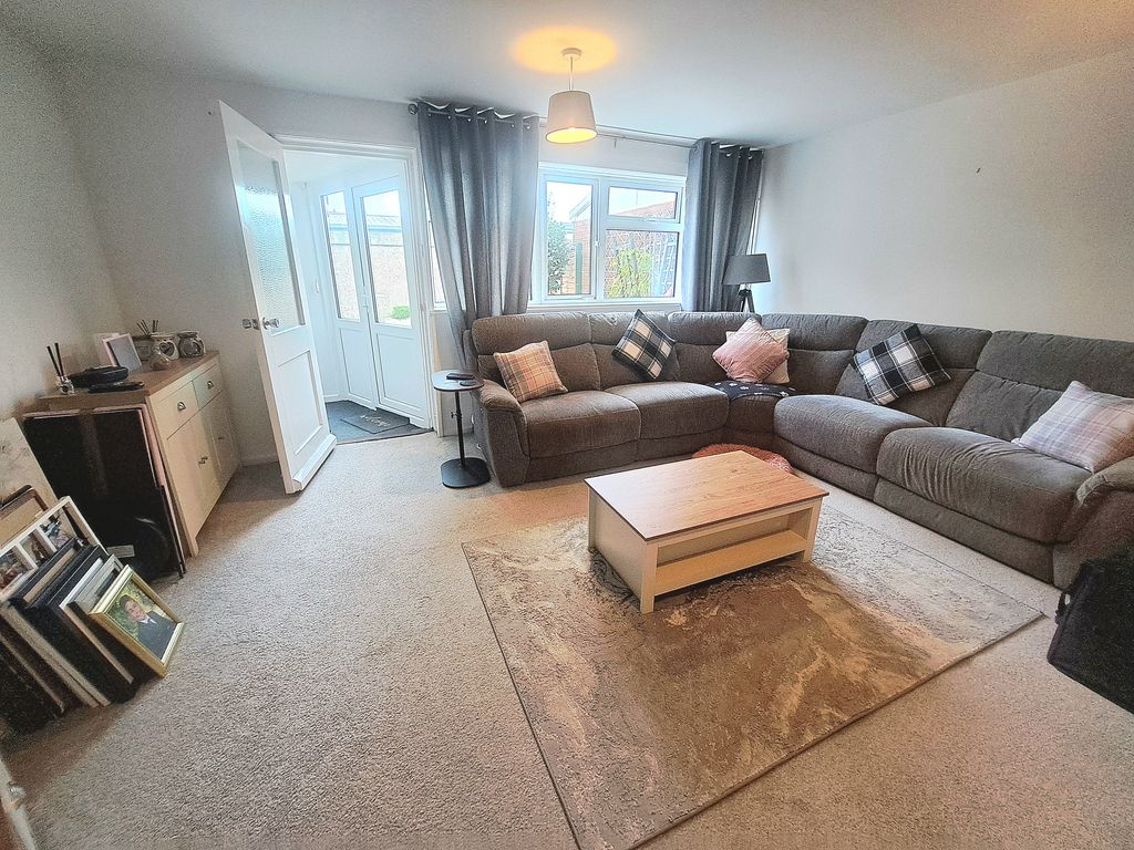 Property photo 3 of 11 Large Living Space
