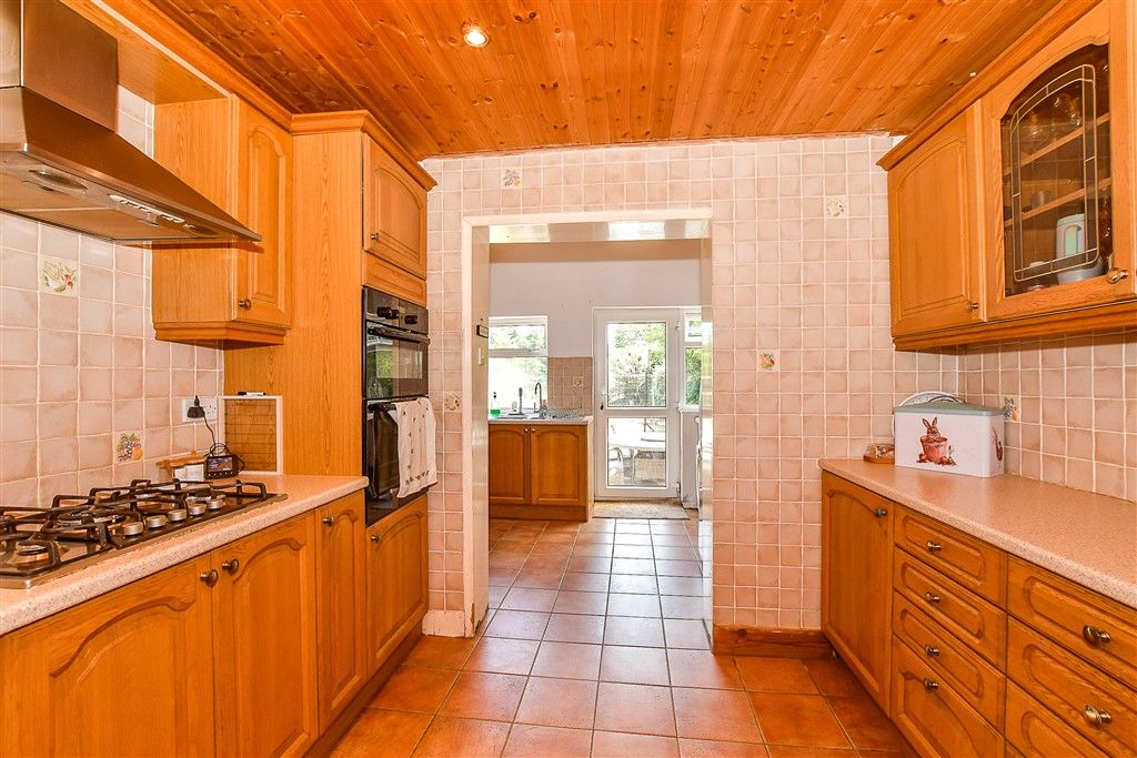 Property photo 3 of 11 Kitchen/Breakfast Room