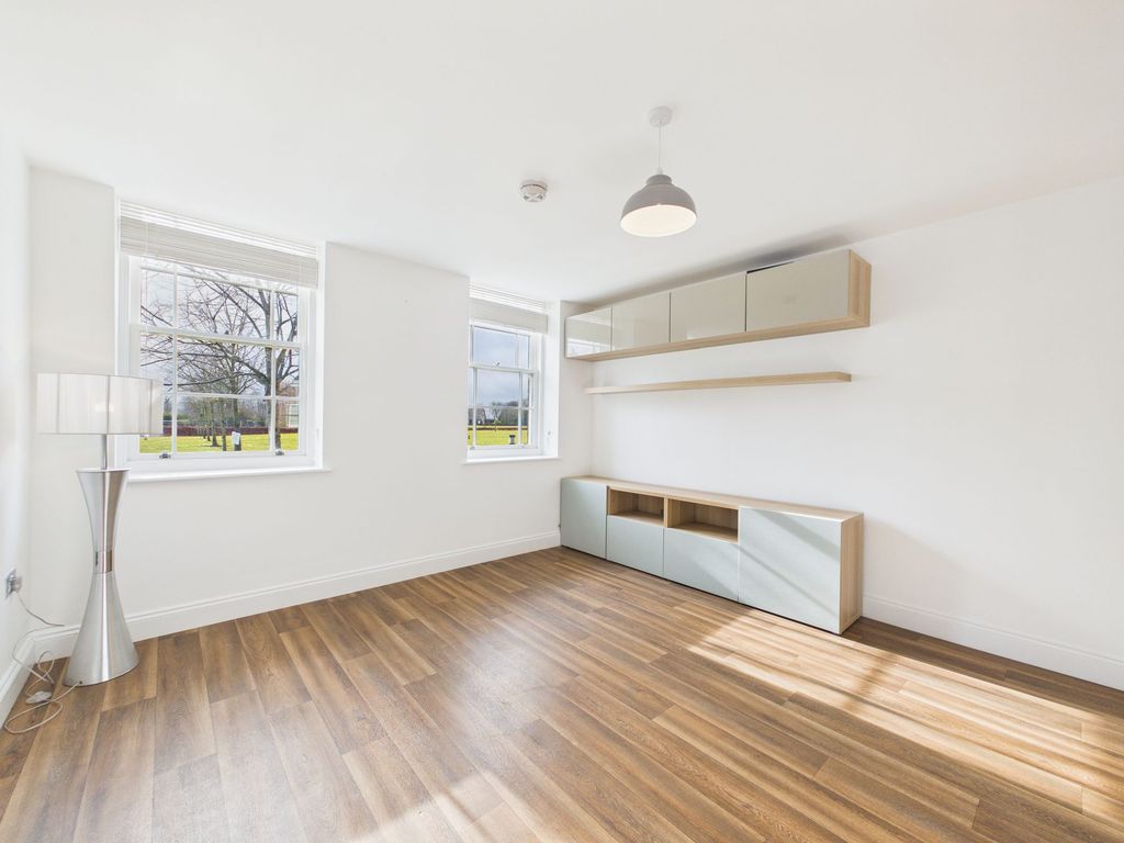 Property photo 2 of 12 Livingroom