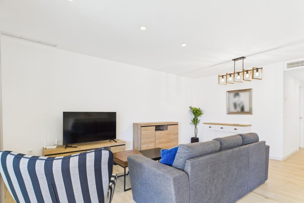 Property photo 2 of 33