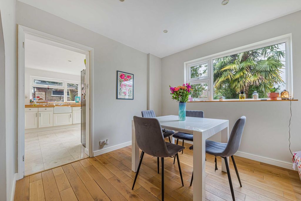 Property photo 3 of 19 Dining Room