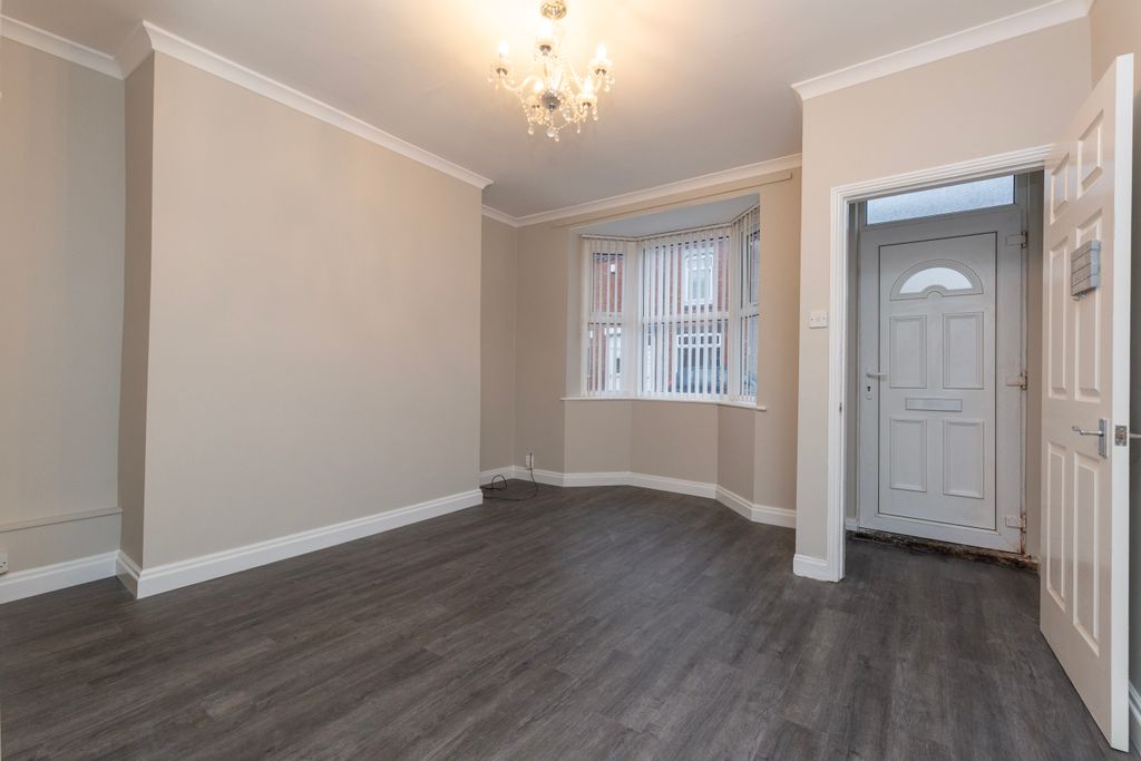 Property photo 2 of 19 Lounge