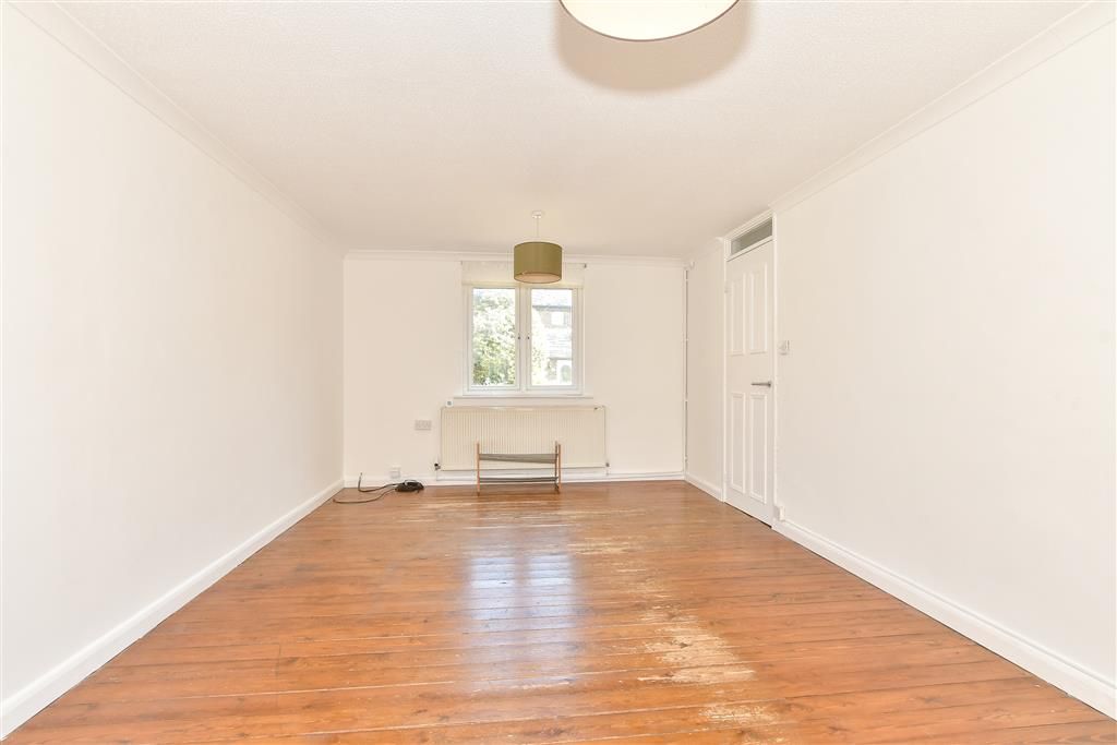 Property photo 1 of 12 Lounge